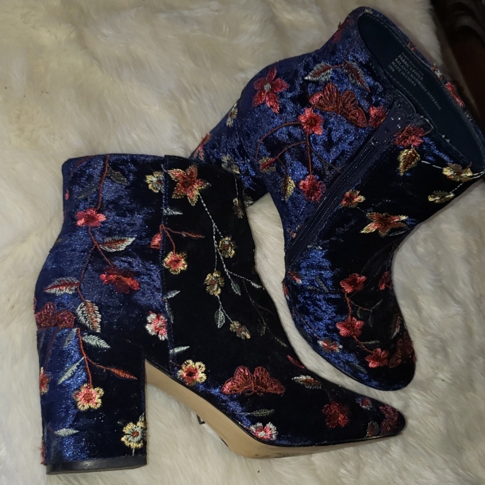 Booties! Navy blue embroidered boots!